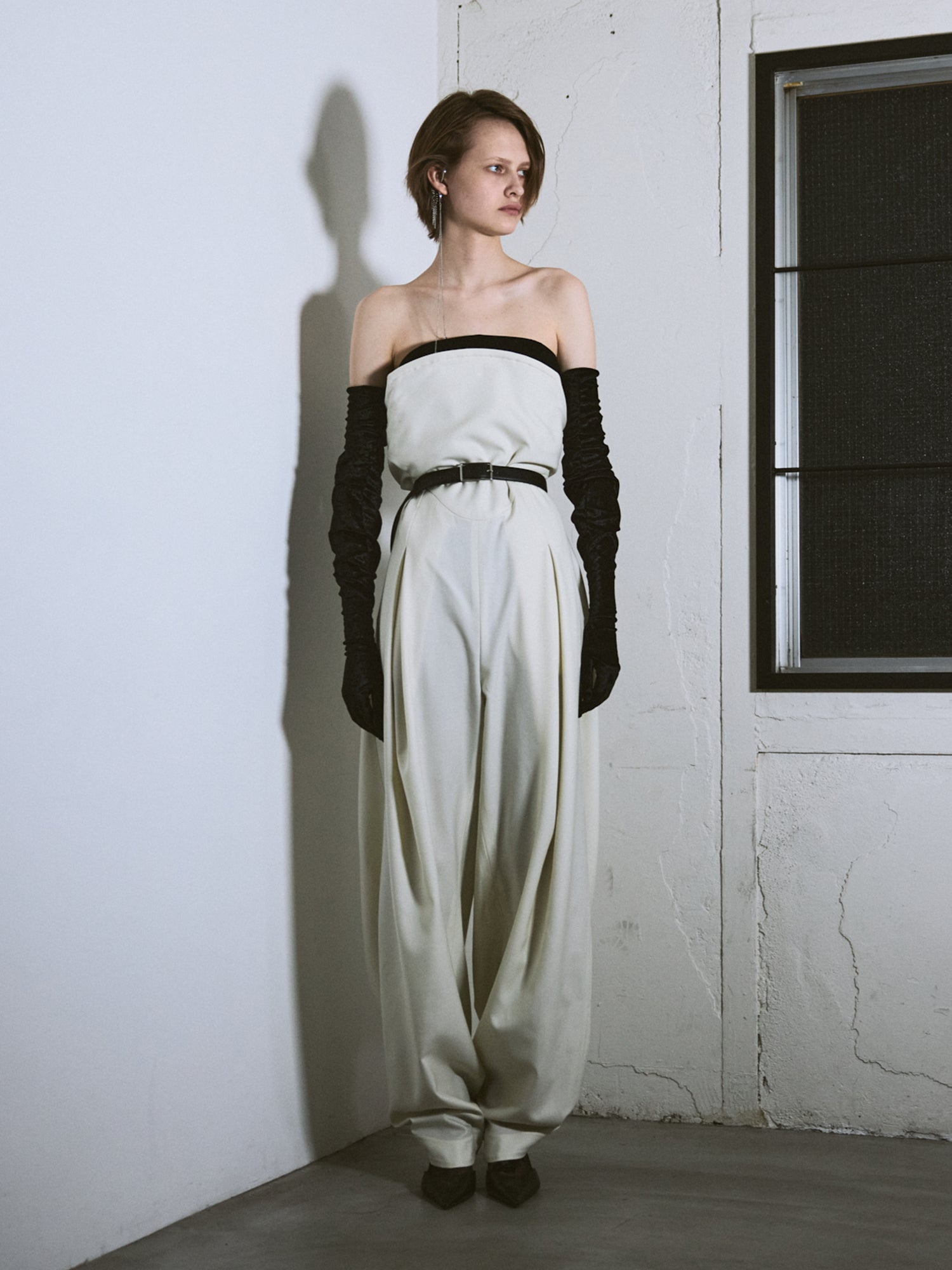 Knees Back Tuck Pants Jumpsuit