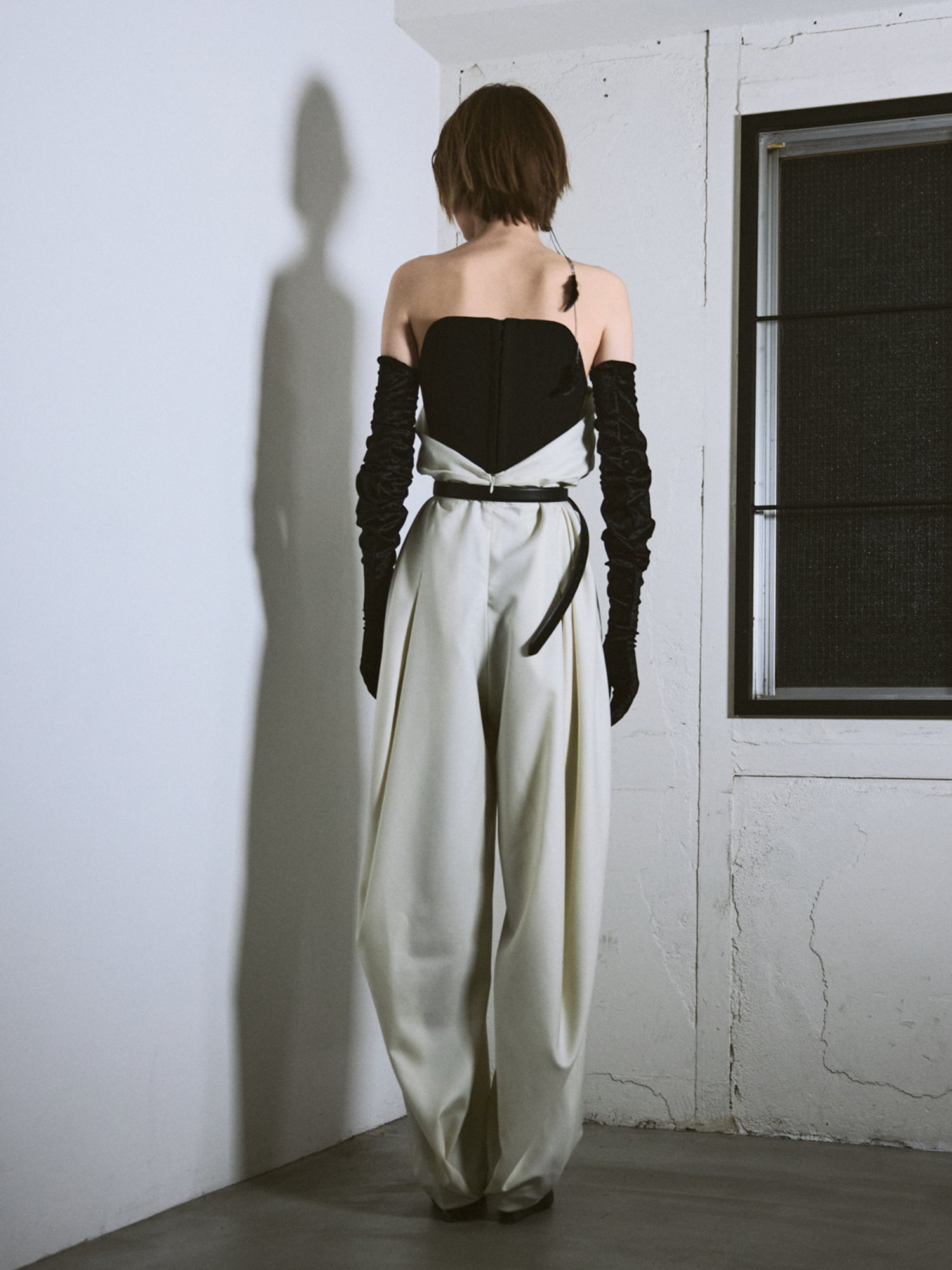 Knees Back Tuck Pants Jumpsuit