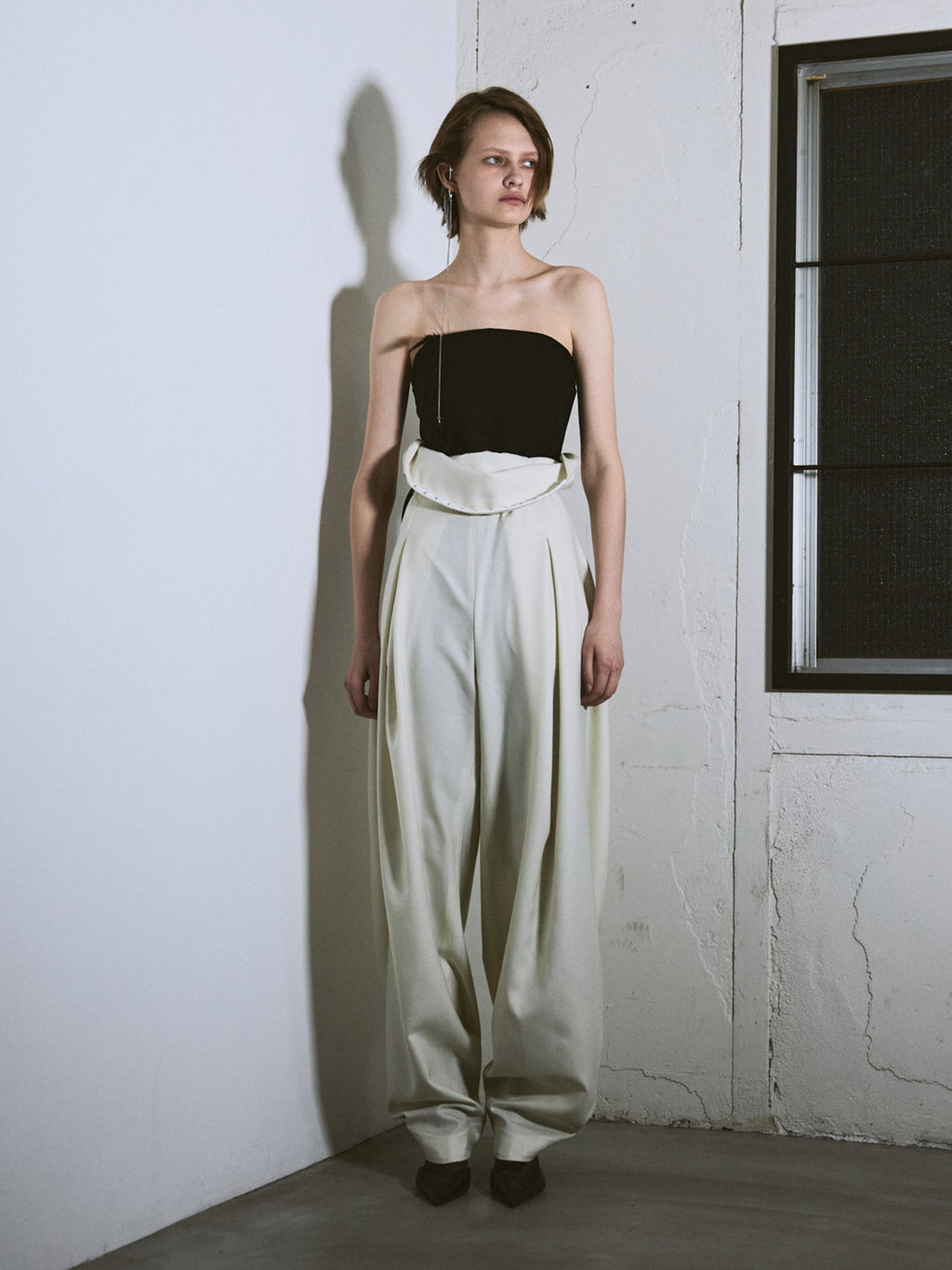 Knees Back Tuck Pants Jumpsuit