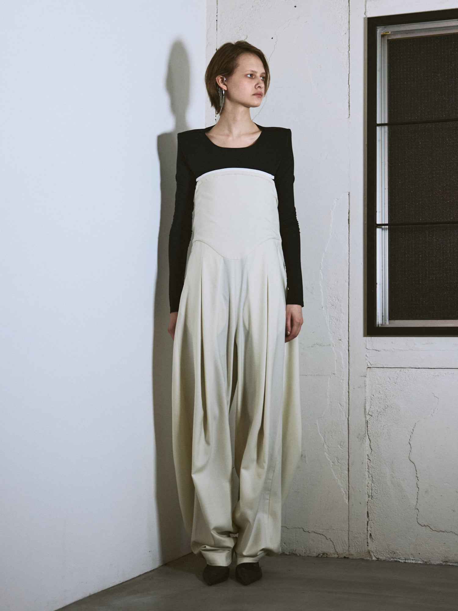 Knees Back Tuck Pants Jumpsuit