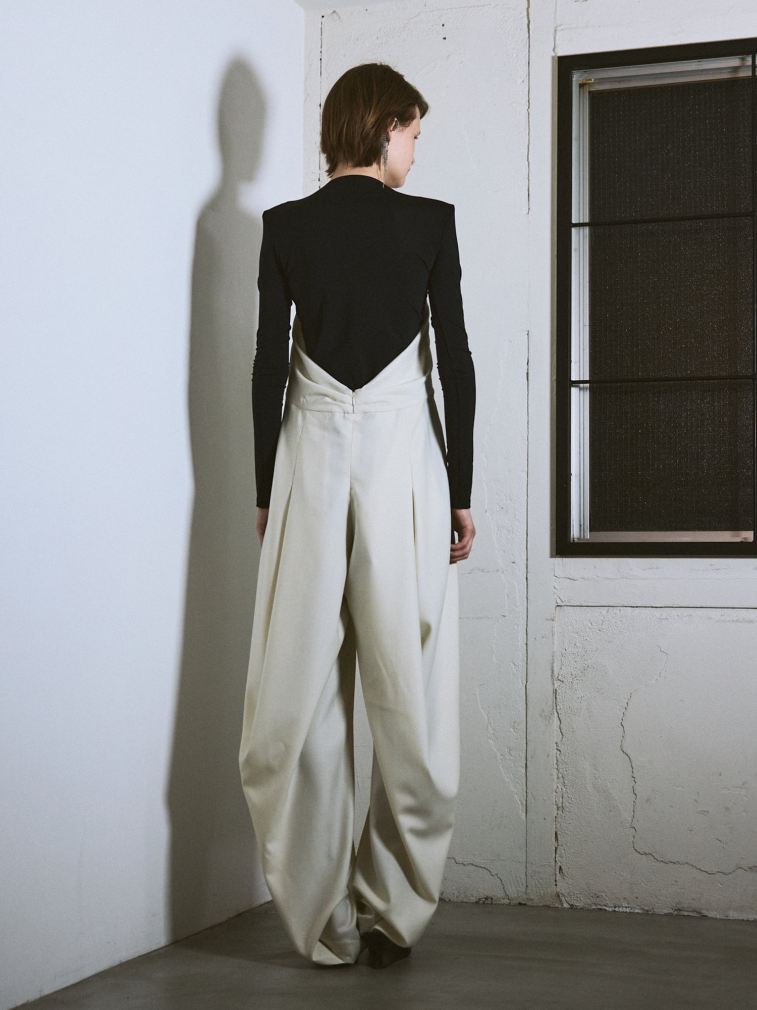 Knees Back Tuck Pants Jumpsuit