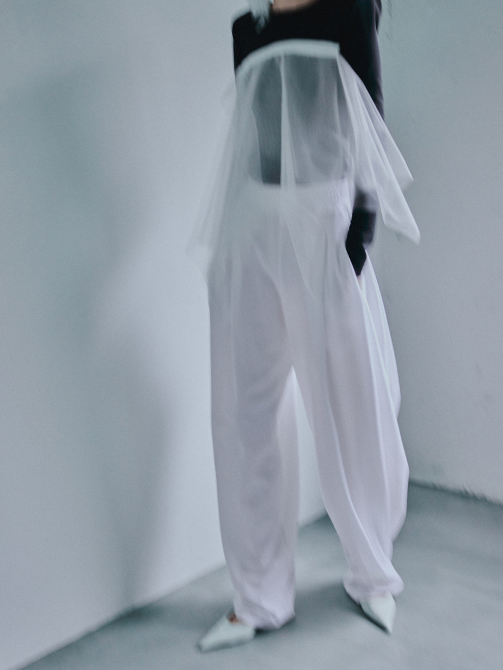 Drape Scarf Shoulder Pad Tops / White