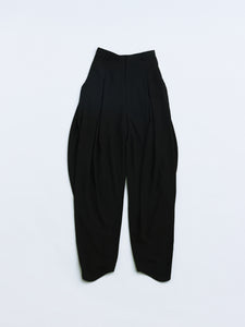 Knees Back Tuck Pants / Black