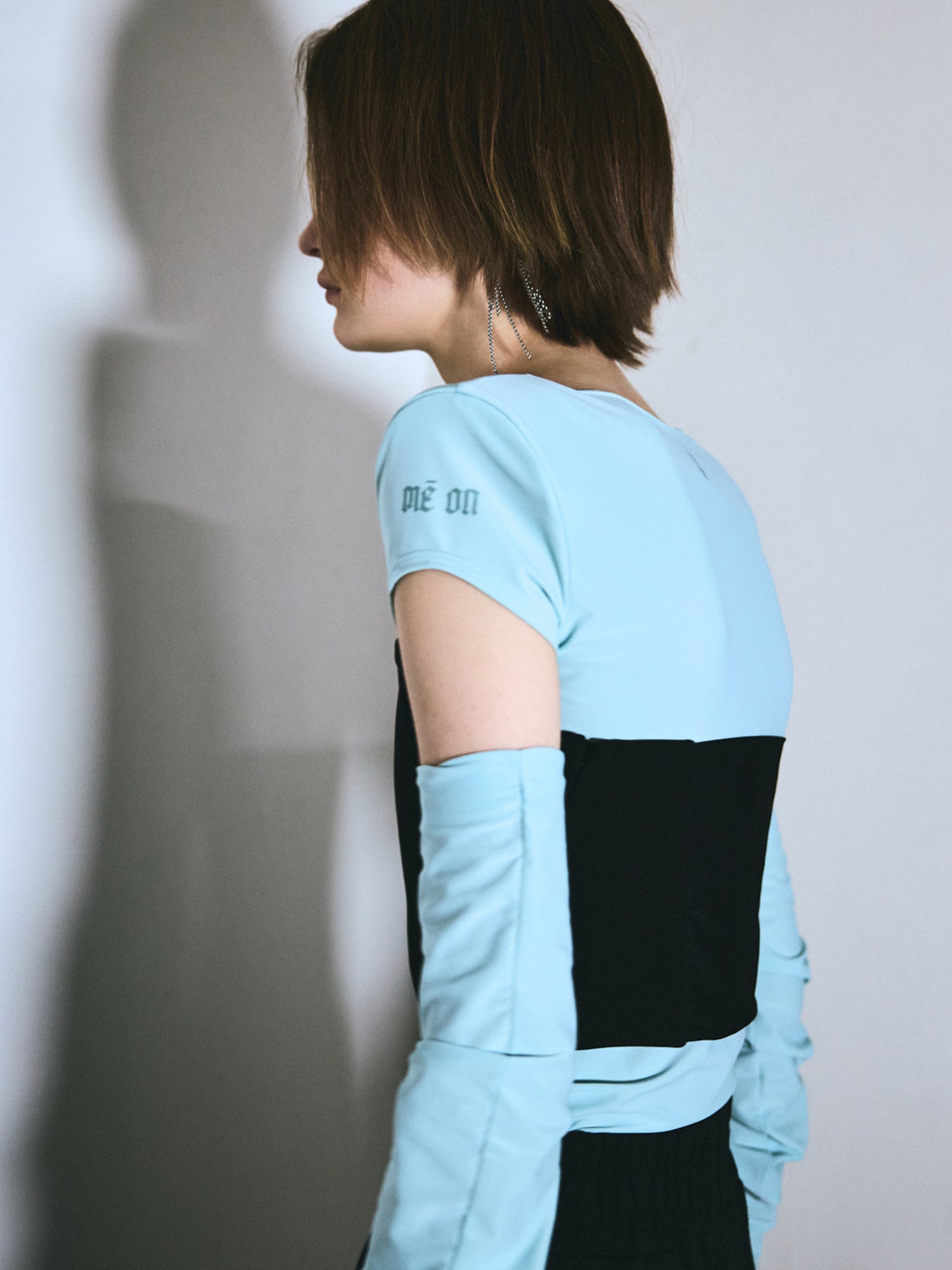 Shoulder pad mini sleeve tops / Sky