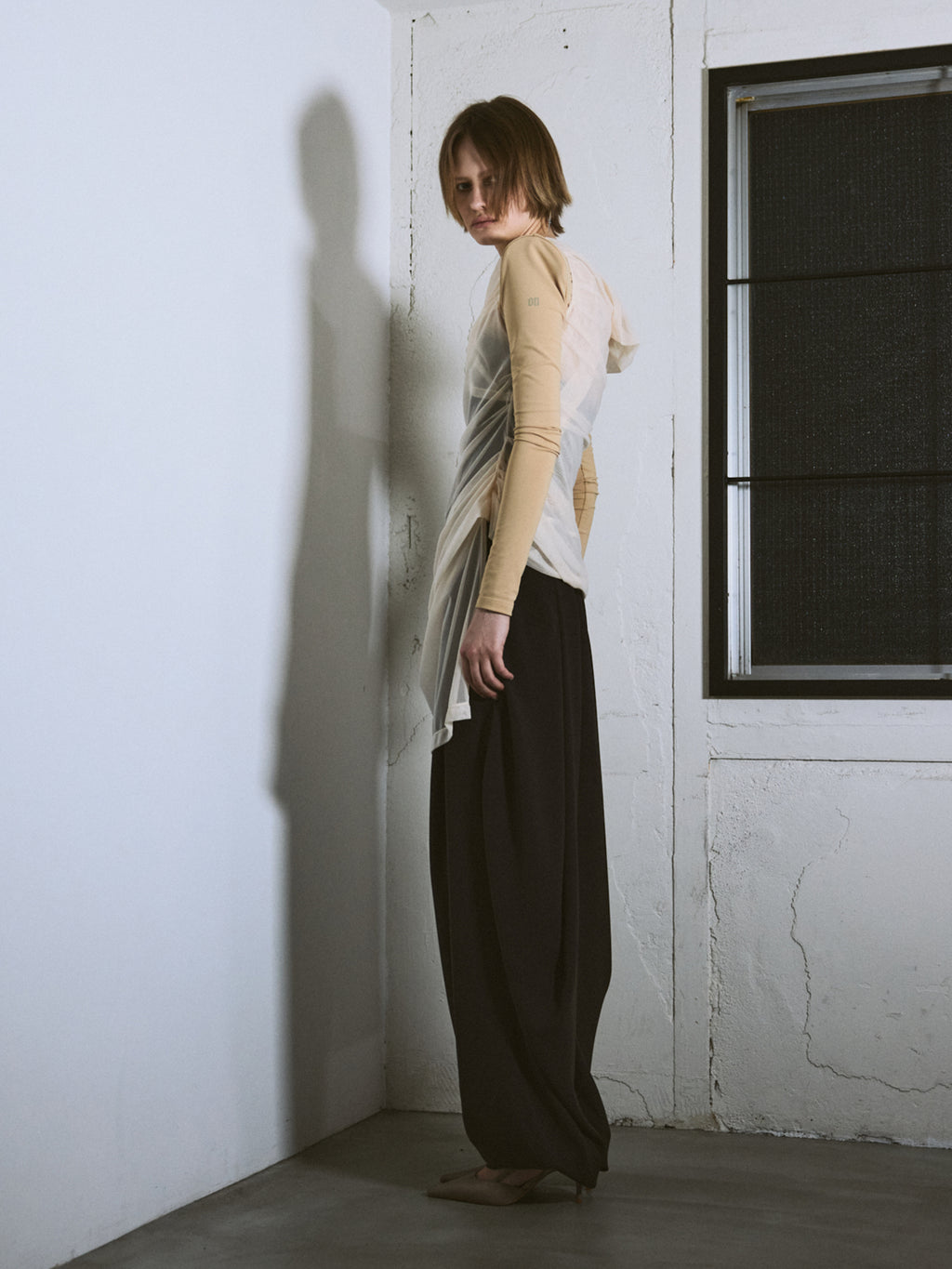 Knees Back Tuck Pants / Brown