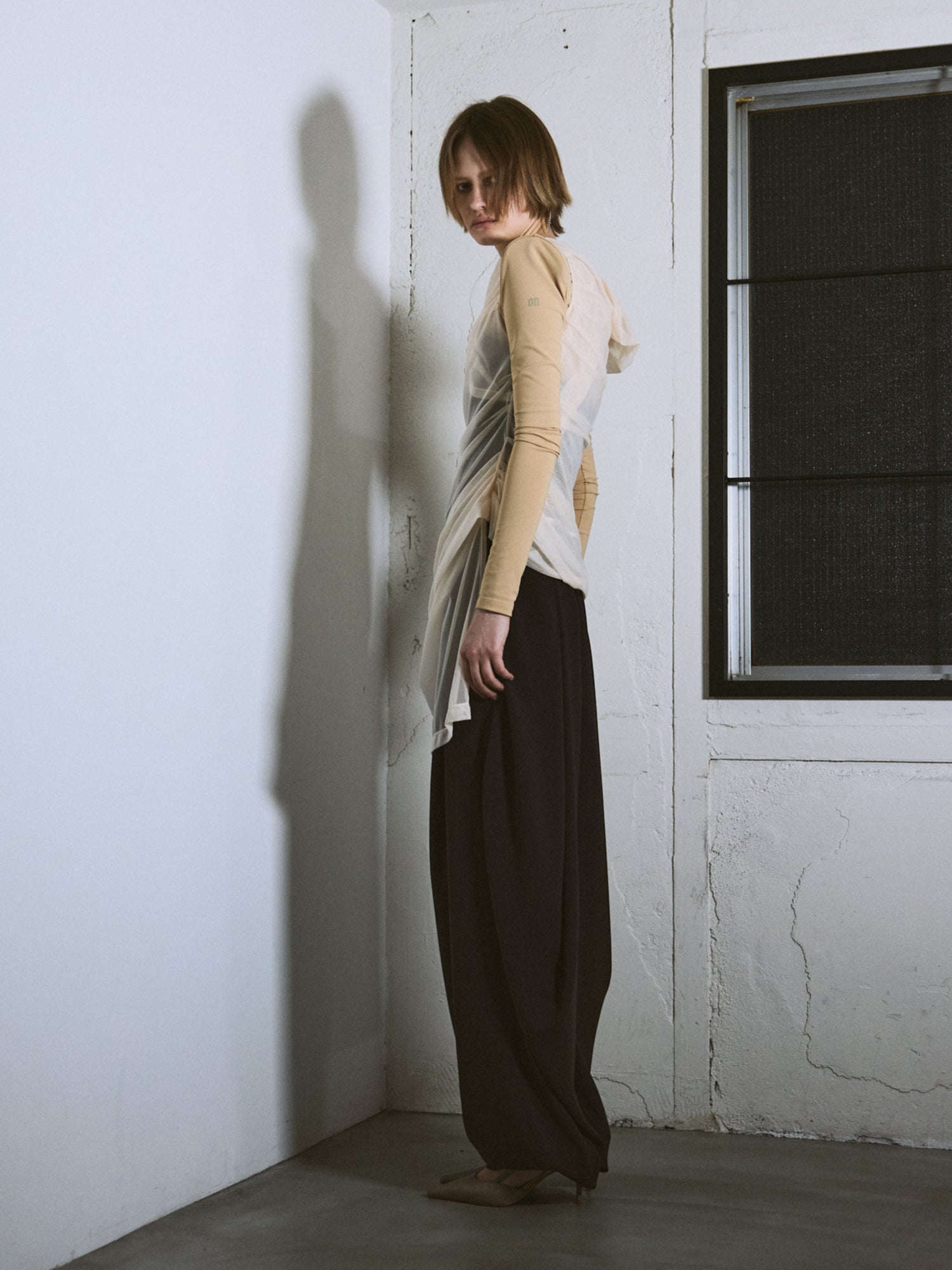 Knees Back Tuck Pants / Brown