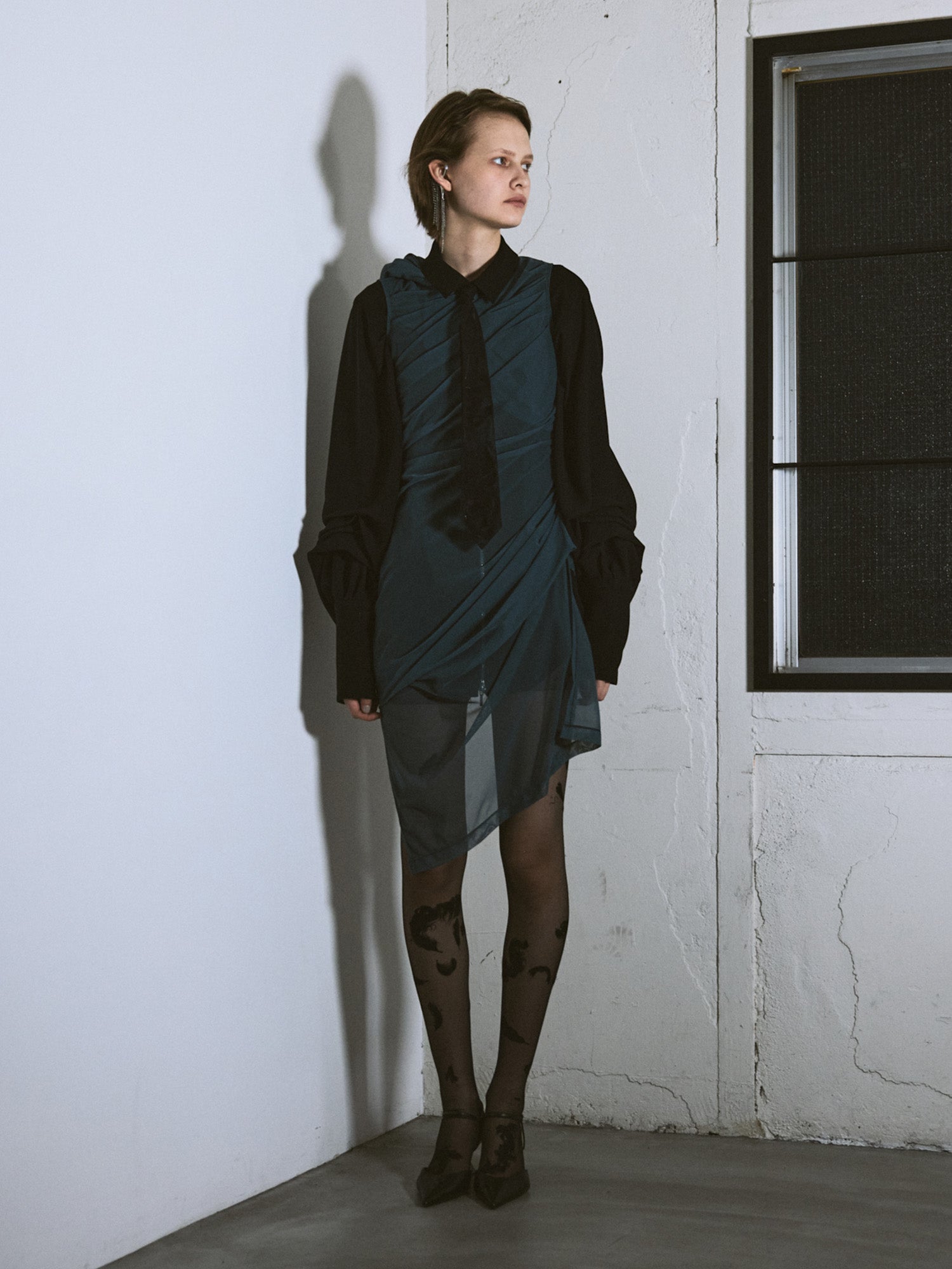 Sheer Drape Lifted Back Hooded Top / Gray