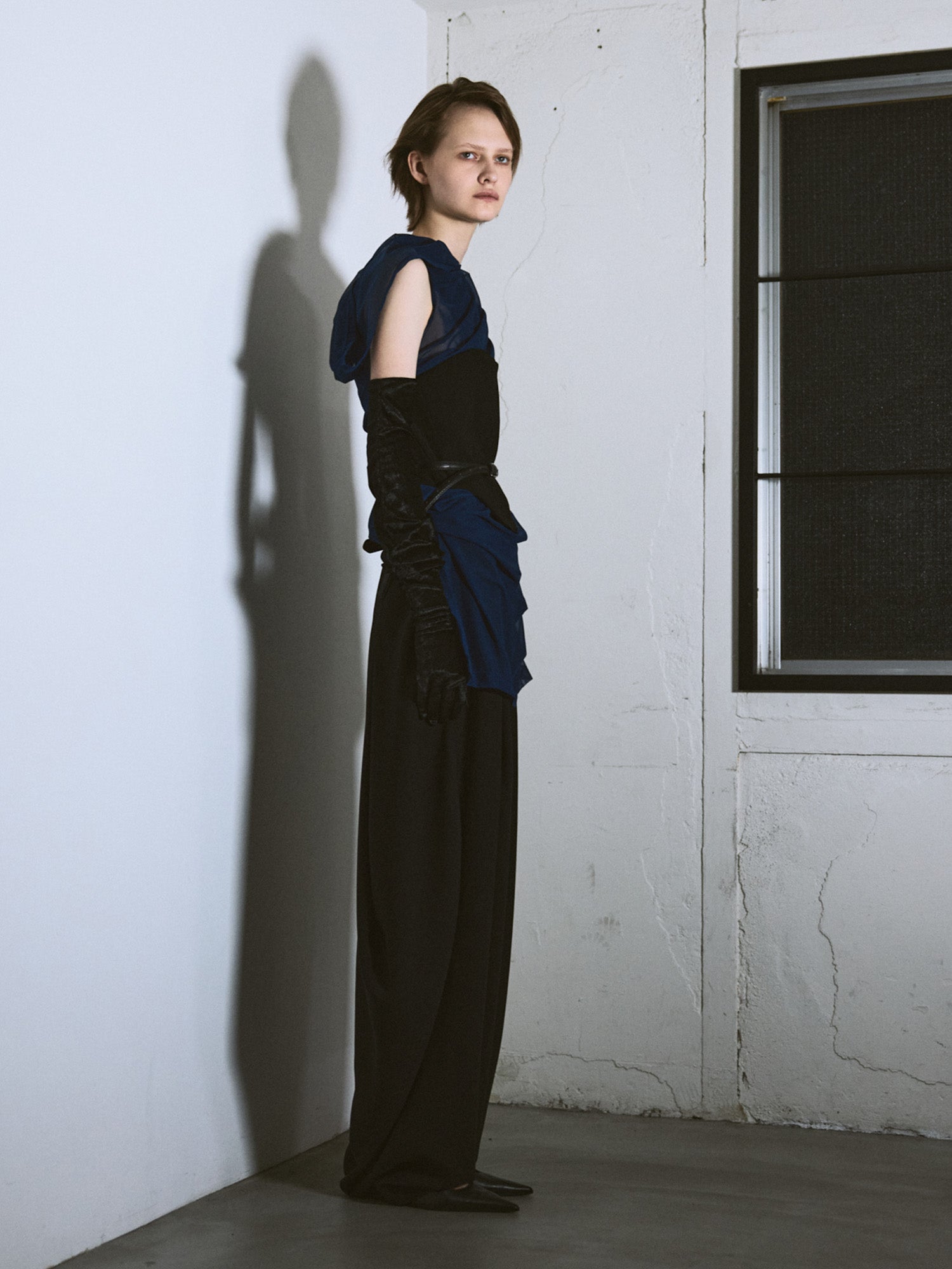 Sheer Drape Lifted Back Hooded Top / Navy