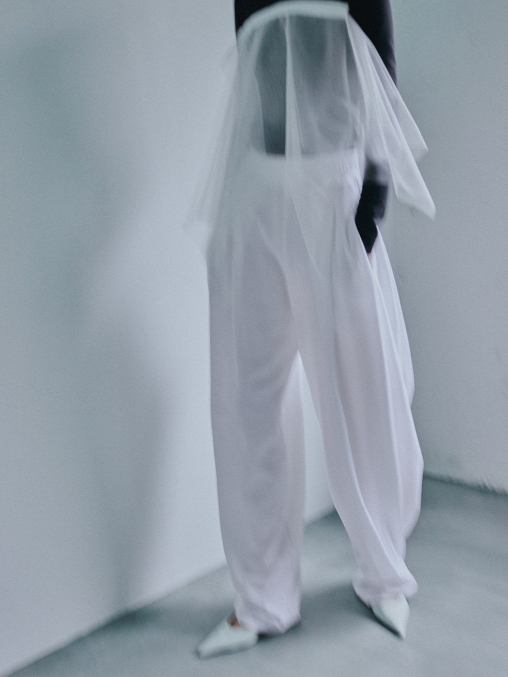 Sweat knees tuck pants / White