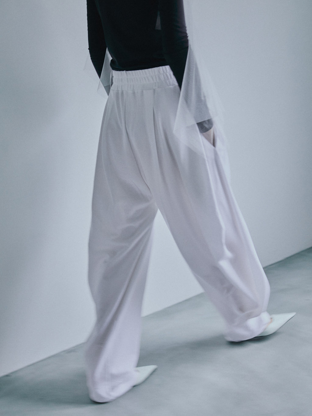 Sweat knees tuck pants / White
