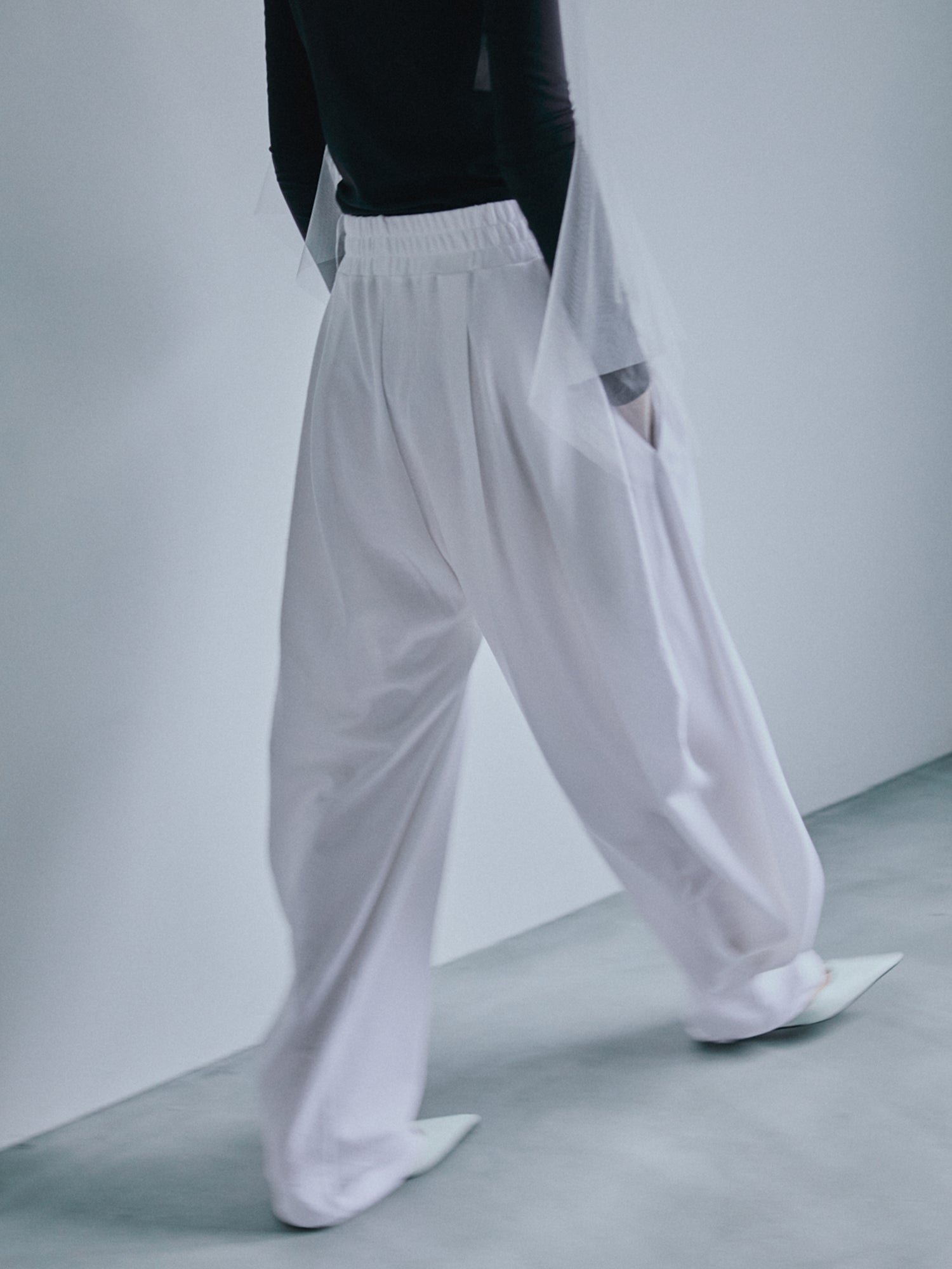Sweat knees tuck pants / White