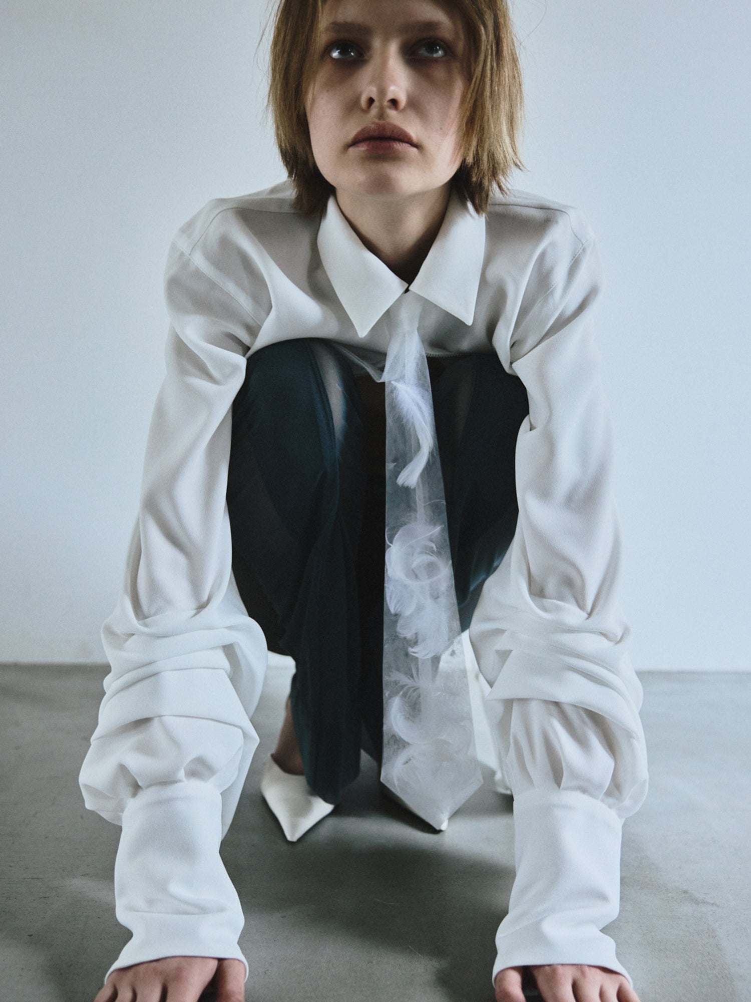 Tulle Feather Tie / White