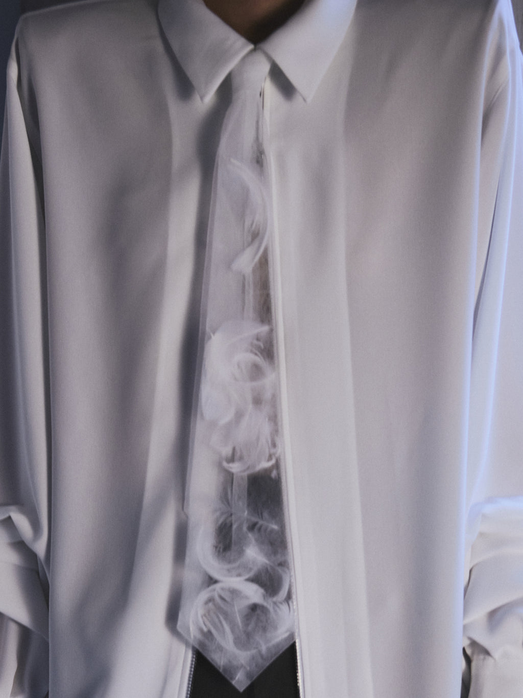 Tulle Feather Tie / White