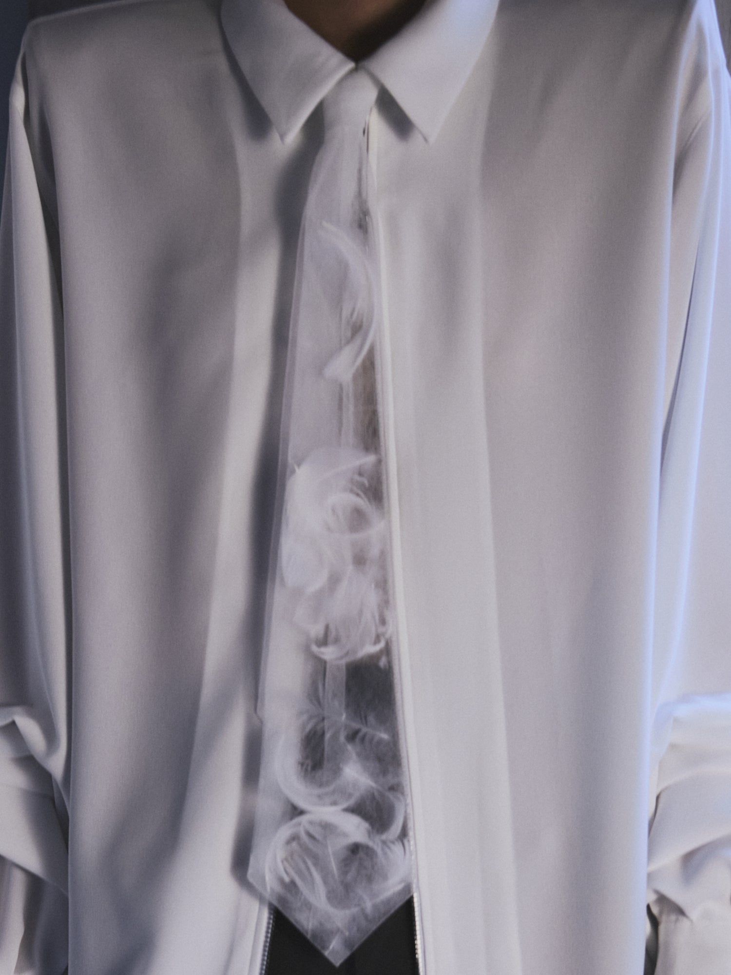 Tulle Feather Tie / White